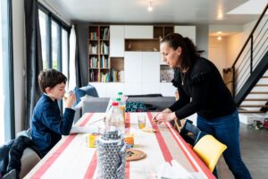 Relais accueil collectif : Garde d'enfant à votre domicile dans un environnement familial et sécurisé.